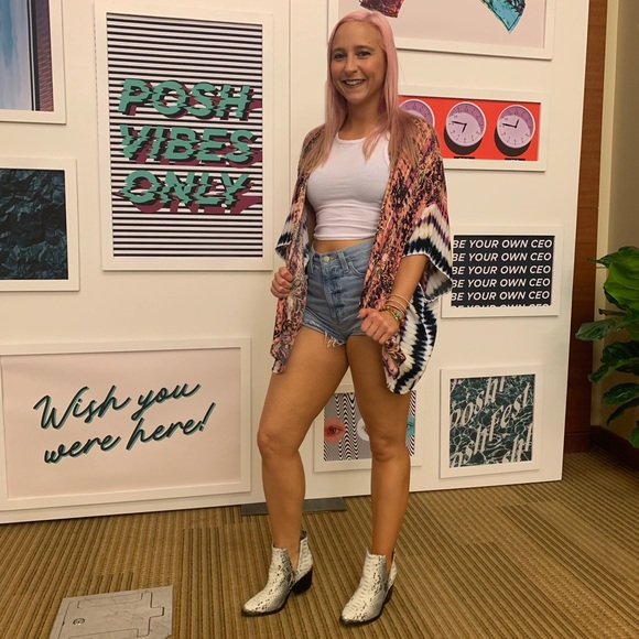 Meet your Posher, Emily - Picture 2 of 5